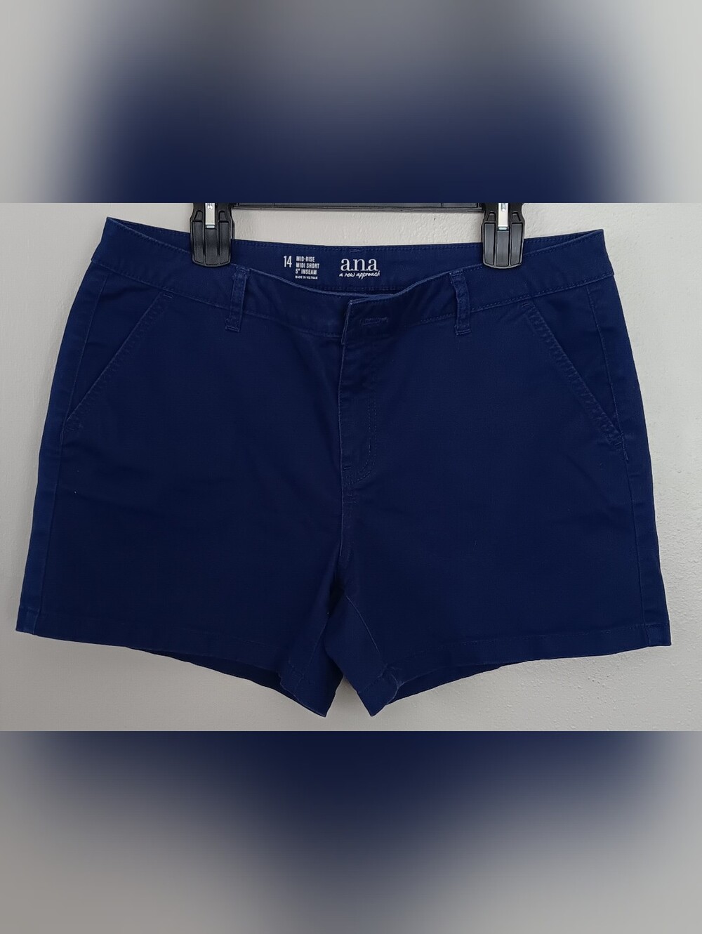 a.n.a Navy Blue Women's Mid-Rise Casual Chino 5" Inseam Midi Shorts Sz 14